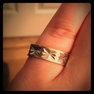 Silver & Gold Indented “Starburst” Design Ring